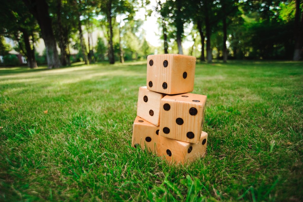 yard dice game set